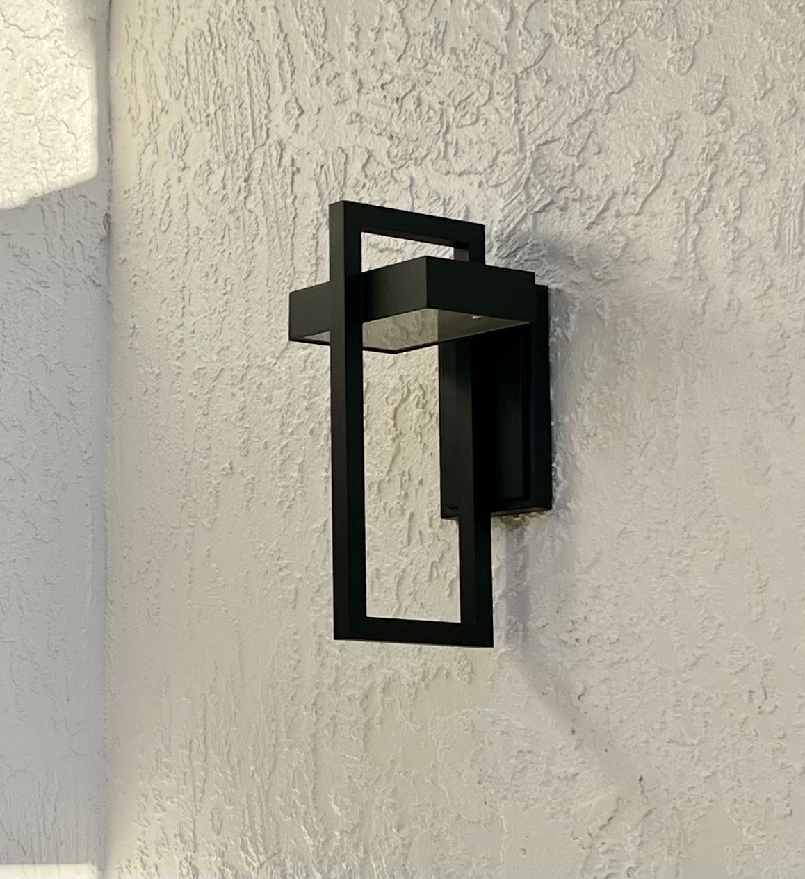 LUXRITE 15-inch Outdoor Wall Sconce - 5CCT Selectable, 1000 Lumens, IP65, Black