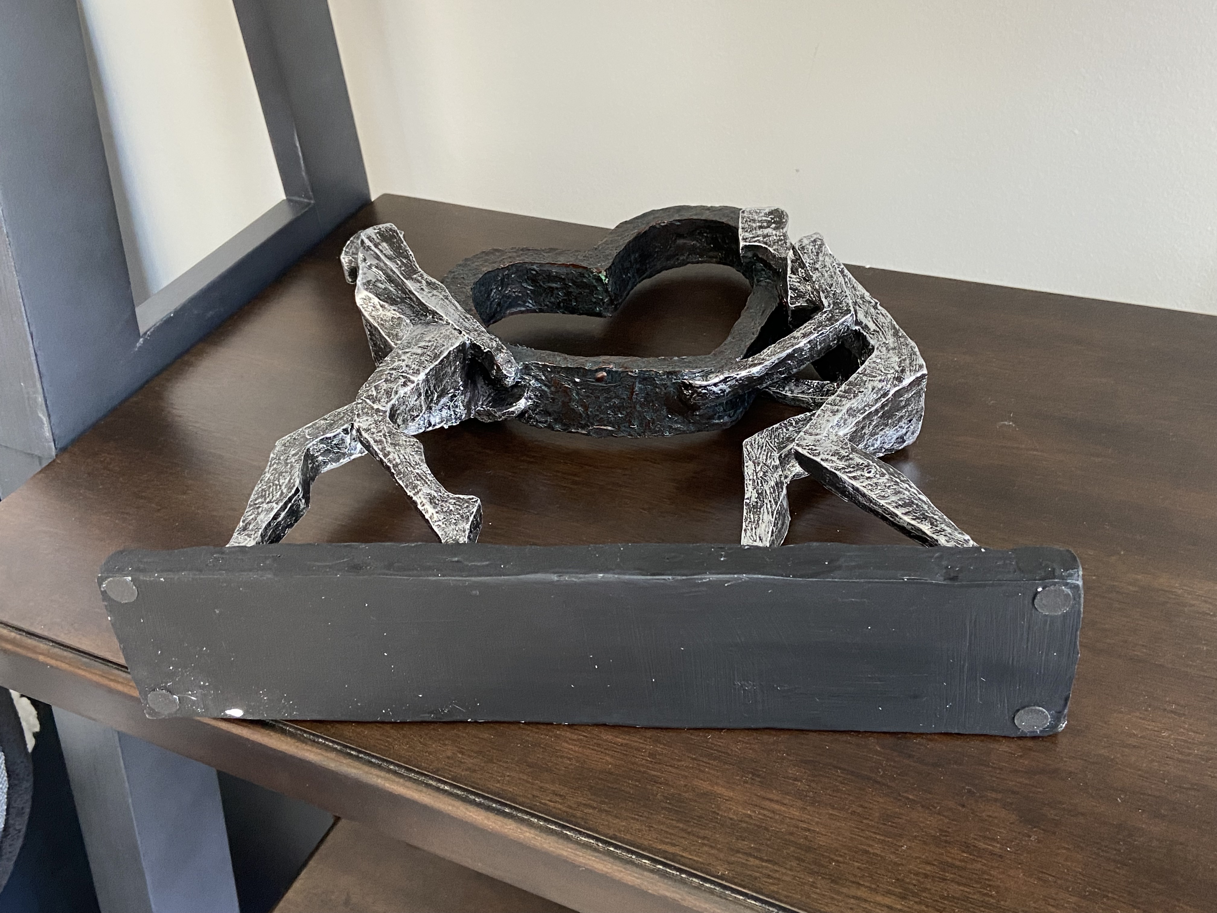 置物 love is strength 9cd45b5807e240a49f513002afe628