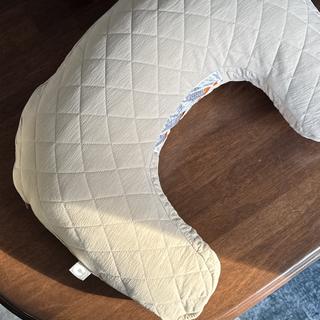 Submitted by Luxe nursing pillow