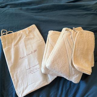 Submitted by Tinykind towel set