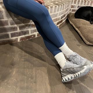 Enviado por Black and white sports bra