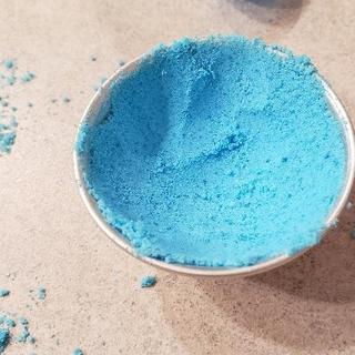 Making the bath bombs