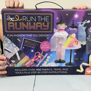 MindWare : Customer Reviews : Run the Runway Fashion Design Kit –  Creative Dress Styling & Sketching Set for Kids