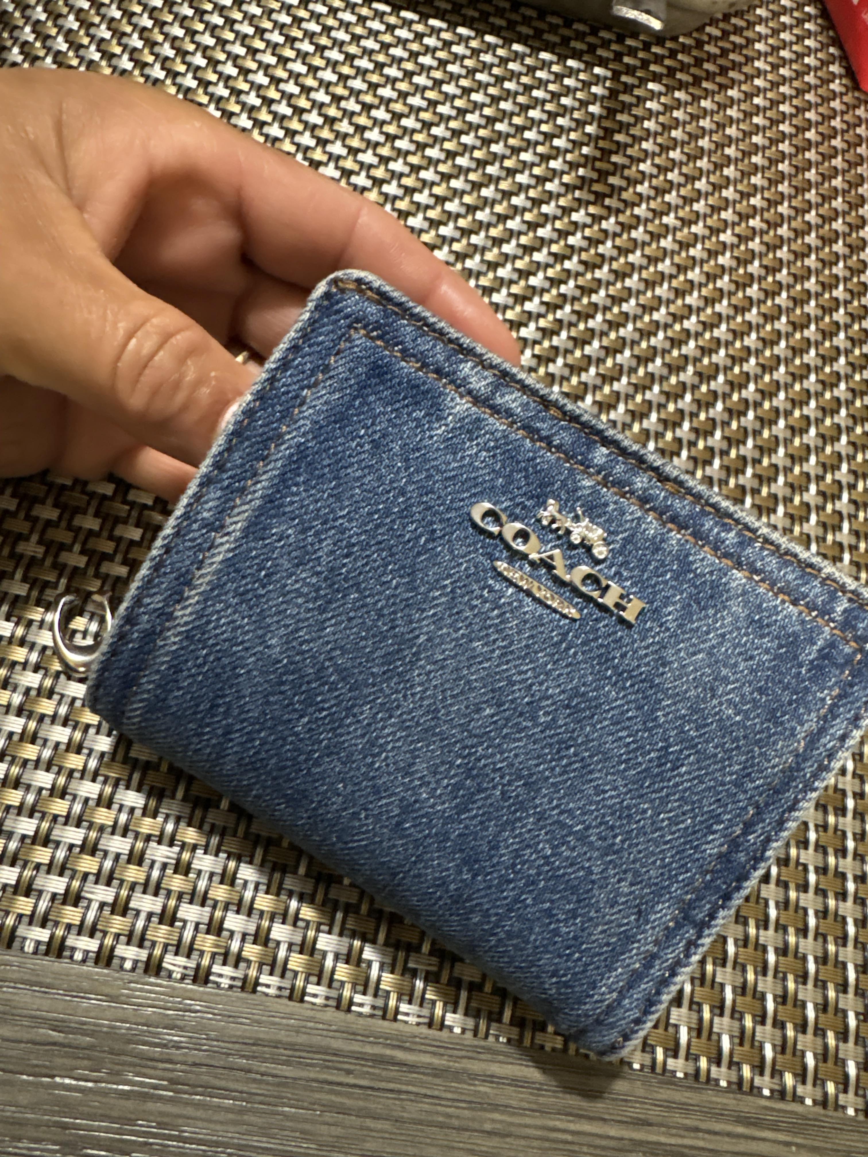 【COACH】二つ折り財布 Snap Wallet With Rivets COACH® Outlet | Snap Wallet With Rivets