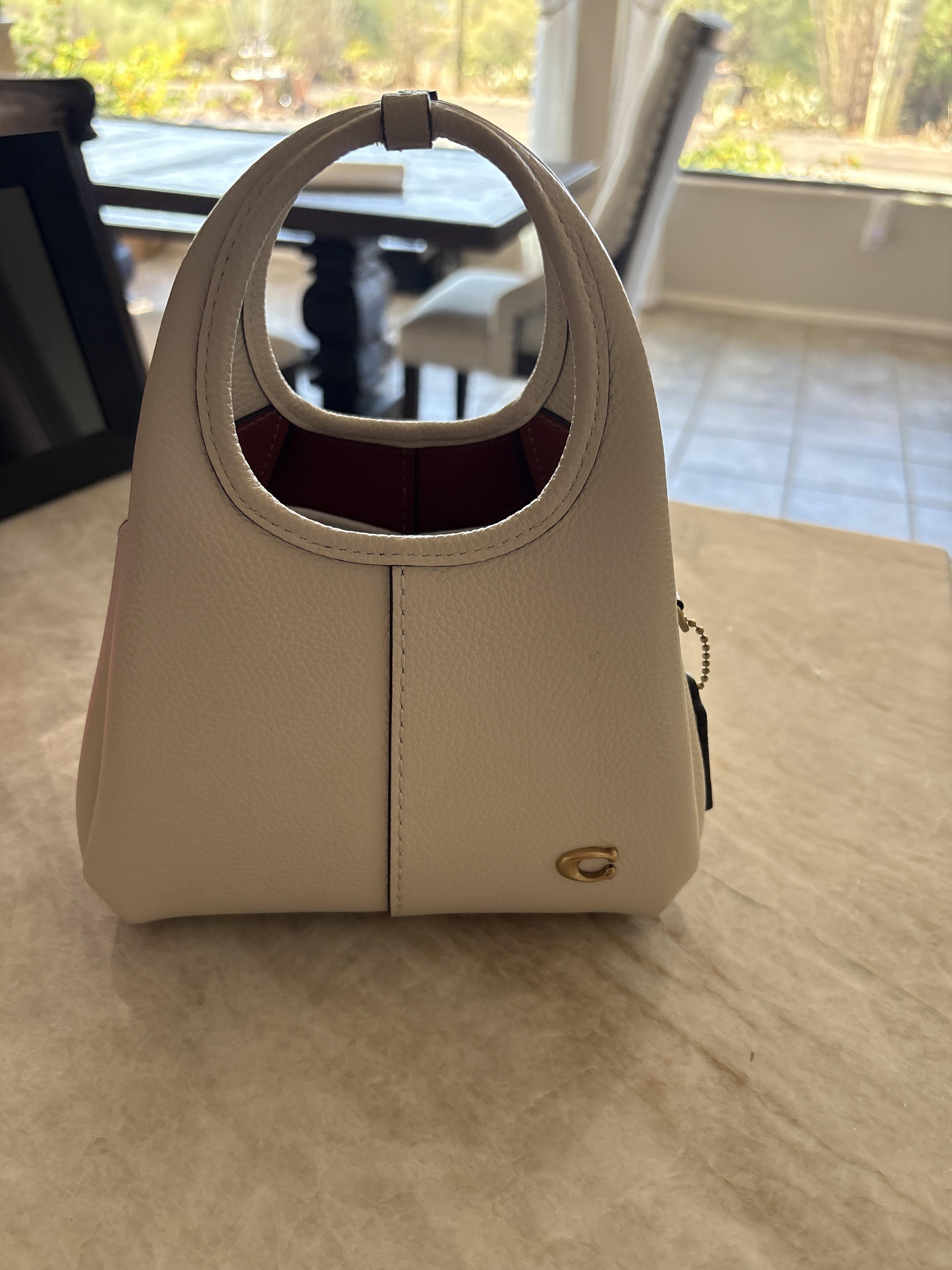 Lana Shoulder Bag 19 | Coach New Zealand