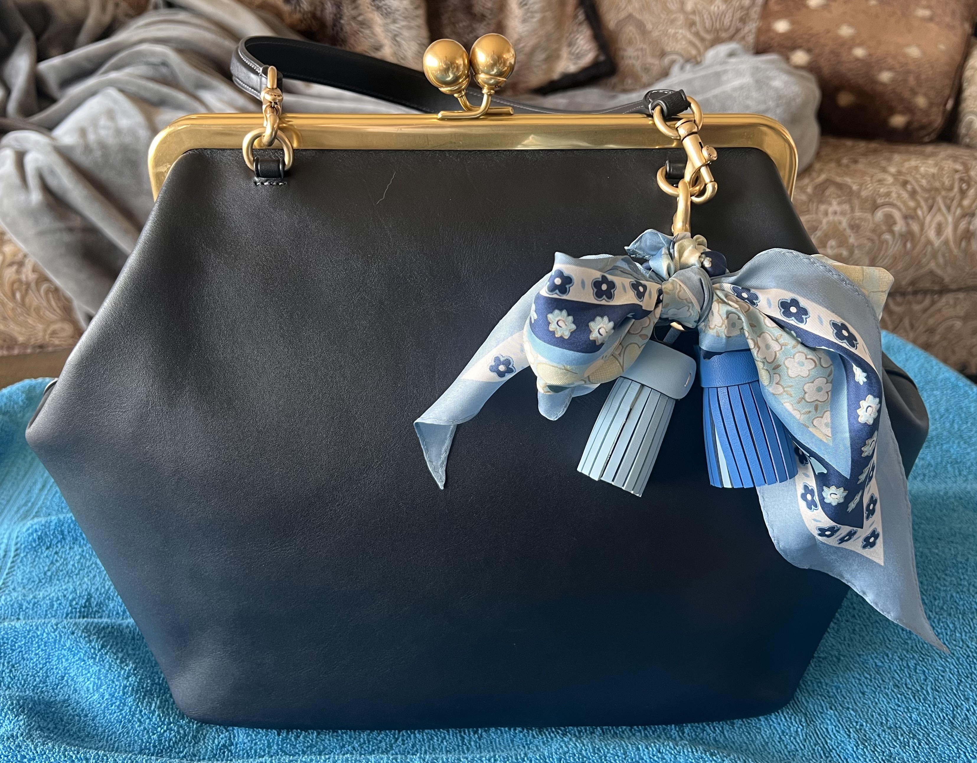 Large Kisslock Frame Bag | Coach New Zealand