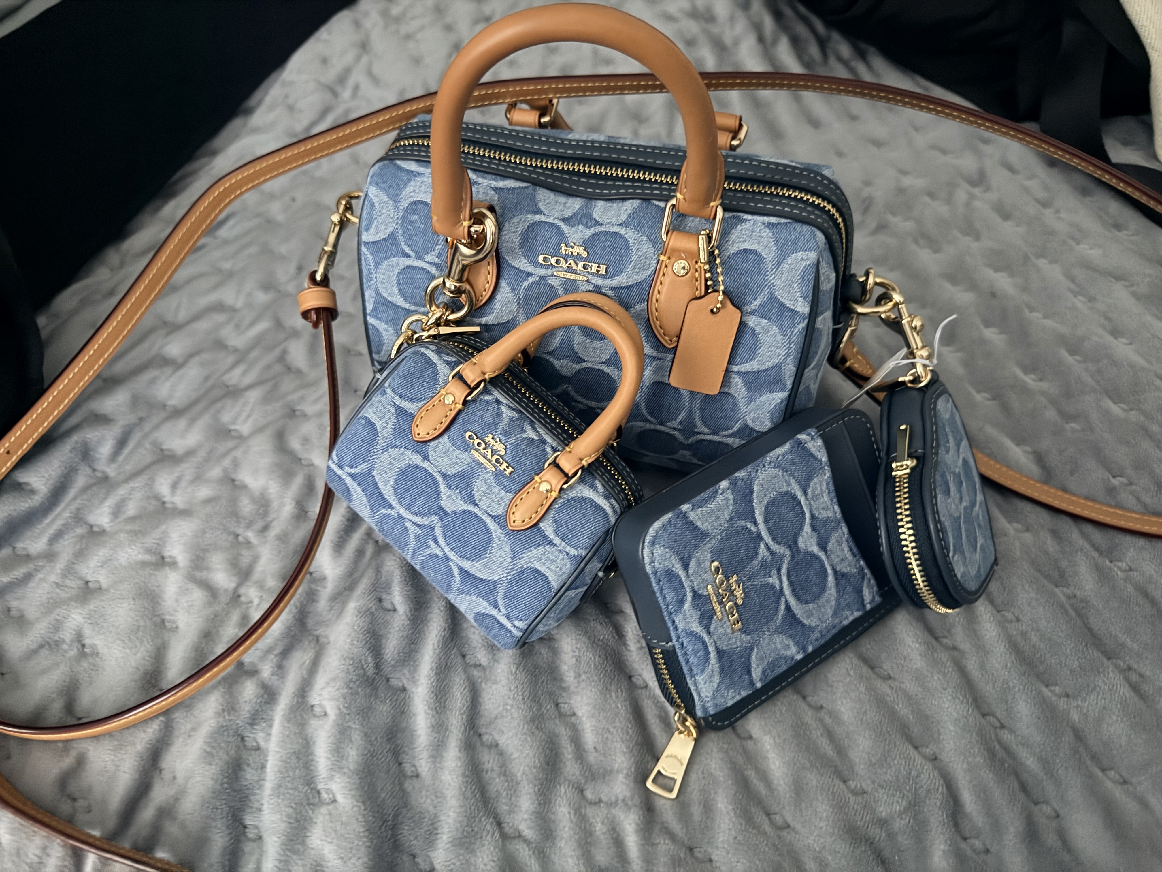 Zip Card Case In Signature Canvas | Coach New Zealand