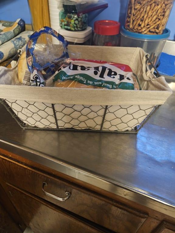 Metal Wire Storage Basket with Burlap Liner