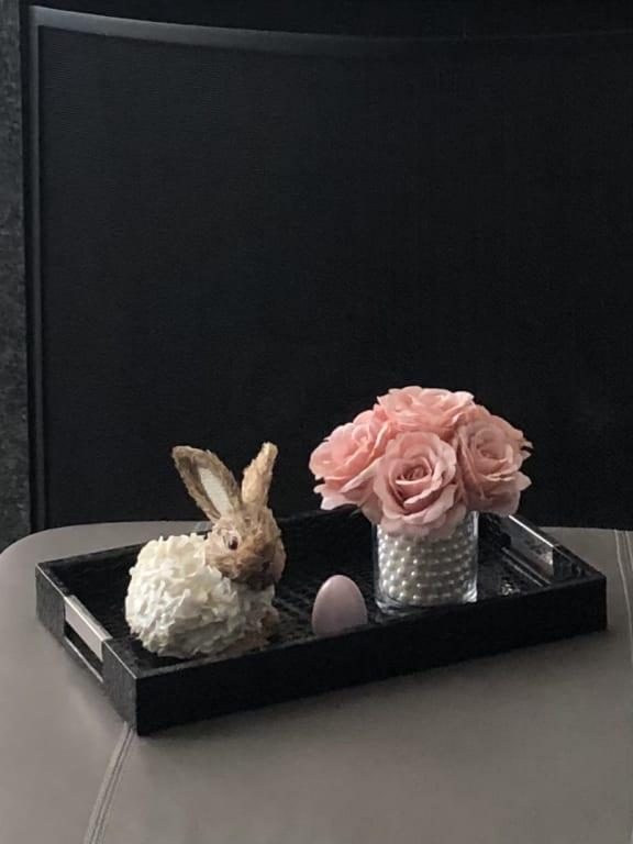Rose Bouquet with Pearls in Glass Vase, 8"