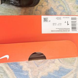 Envoyé par Nike Pegasus 42 Big Kid's Road Running Shoes