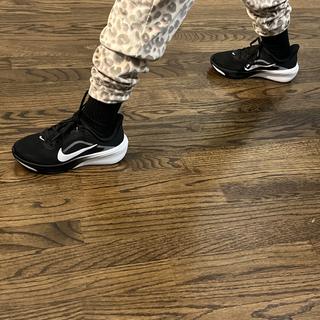 Envoyé par Nike Pegasus 42 Big Kid's Road Running Shoes