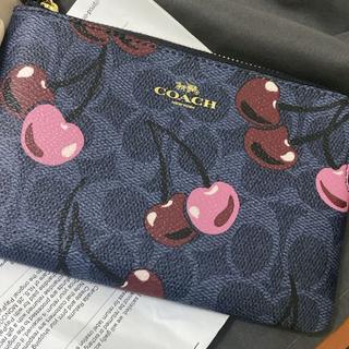 Corner Zip Wristlet In Signature Canvas With Heart Floral Print