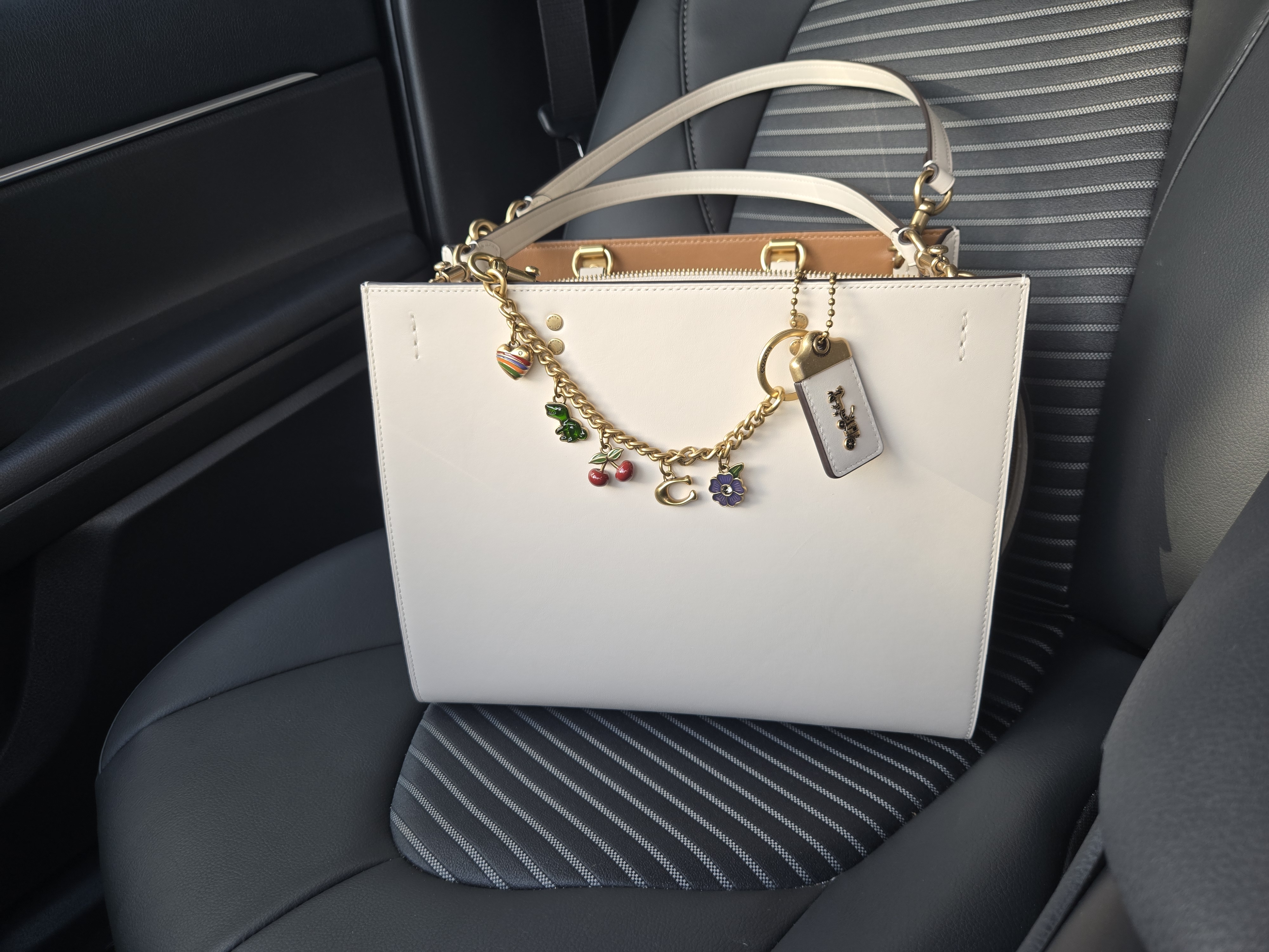 【良品】 coach rogue 2way bag leather beige Coach 1941 Rogue Tote Bag With Floral Bow Lining in Beechwood