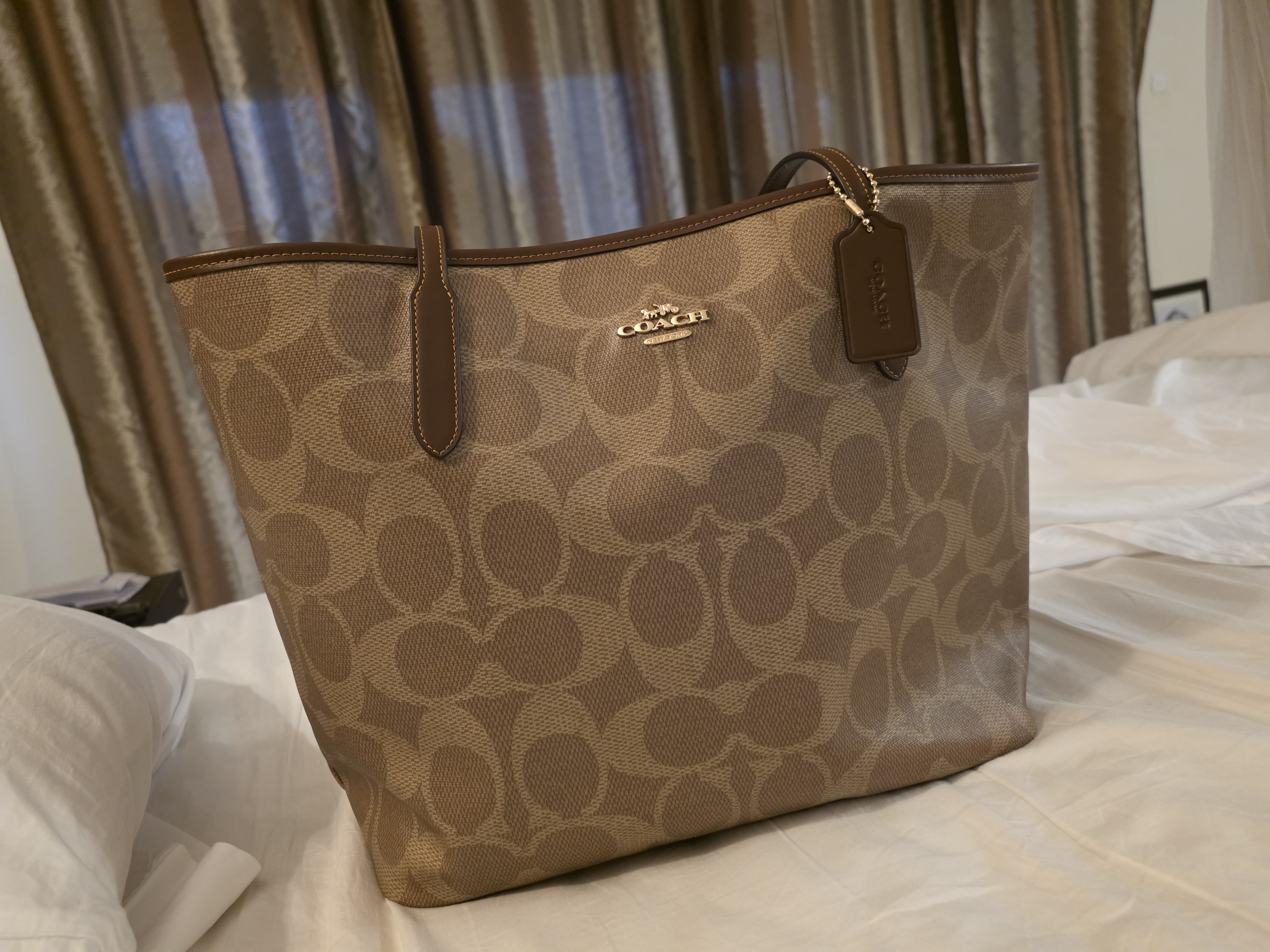 Large City Tote Bag In Maxi Signature Canvas | Bags | Coach | COACH®