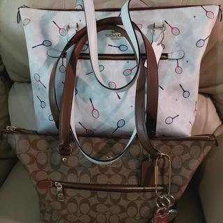 Gallery Tote Bag With Heart Bolt Print | COACH®