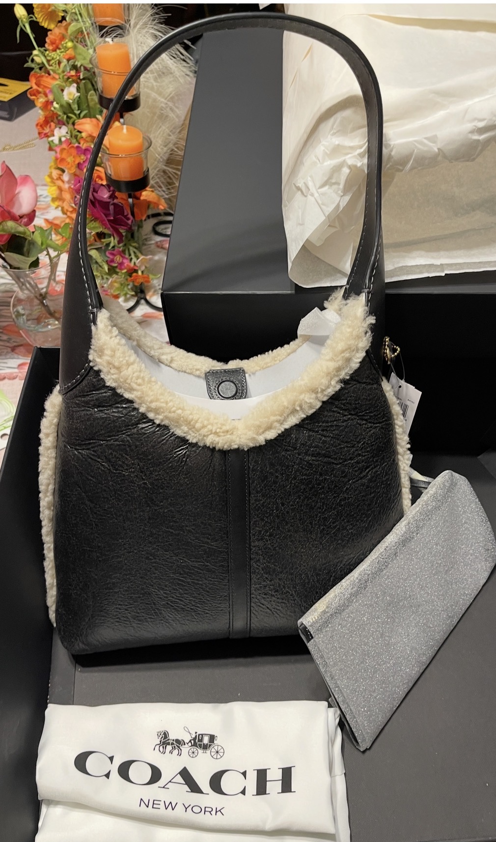 b*l様 COACH ボディバッグ ベージュ ブラック Coach 80298 Hallie Signature Canvas Shoulder Bag - Brown