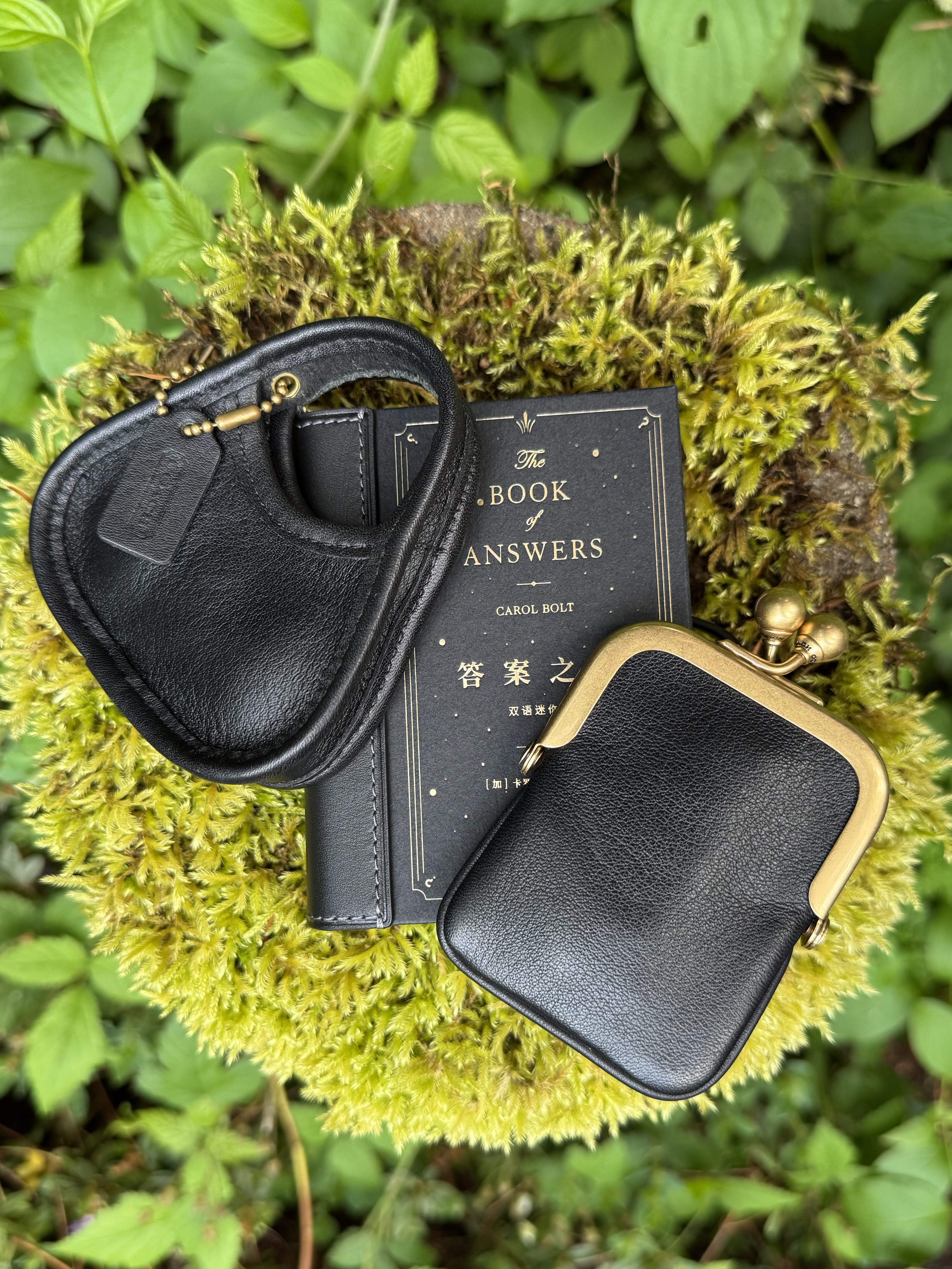 コーチ　ブック　グレー　手帳型　バックチャーム キーホルダー　キーリング The Book Of Answers By Carol Bolt Book Bag Charm | Accessories