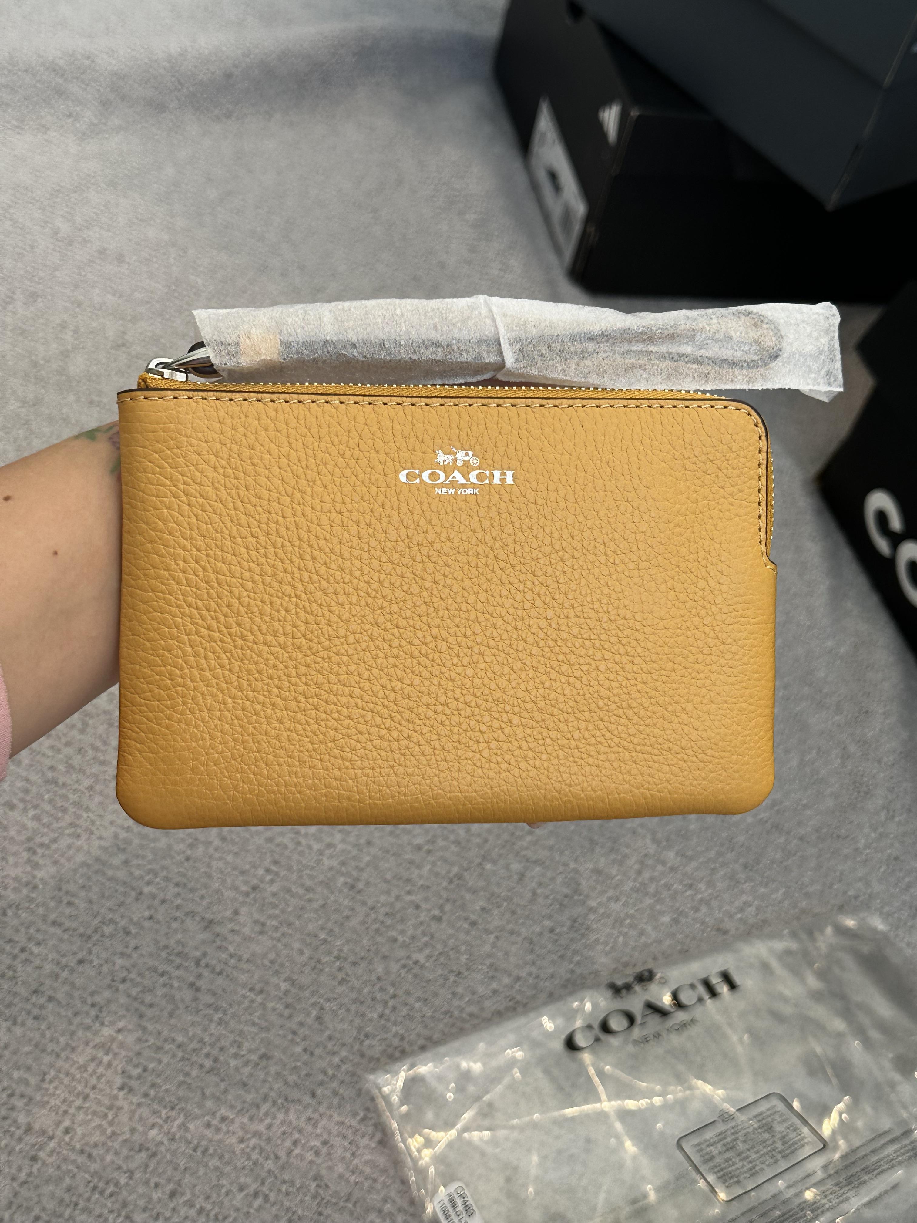 Corner Zip Wristlet In Signature Canvas With Heart Floral Print