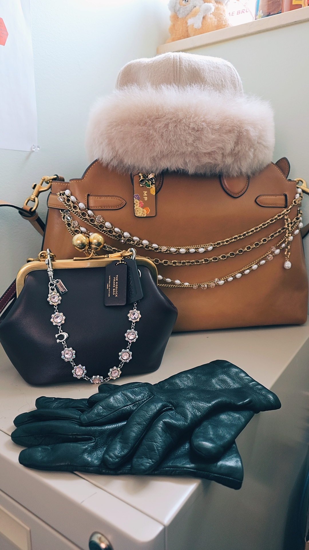 コーチ　COACH Kisslock & Turnlock Hand Bag COACH Glovetanned Leather Kisslock Frame Bag - Macy's