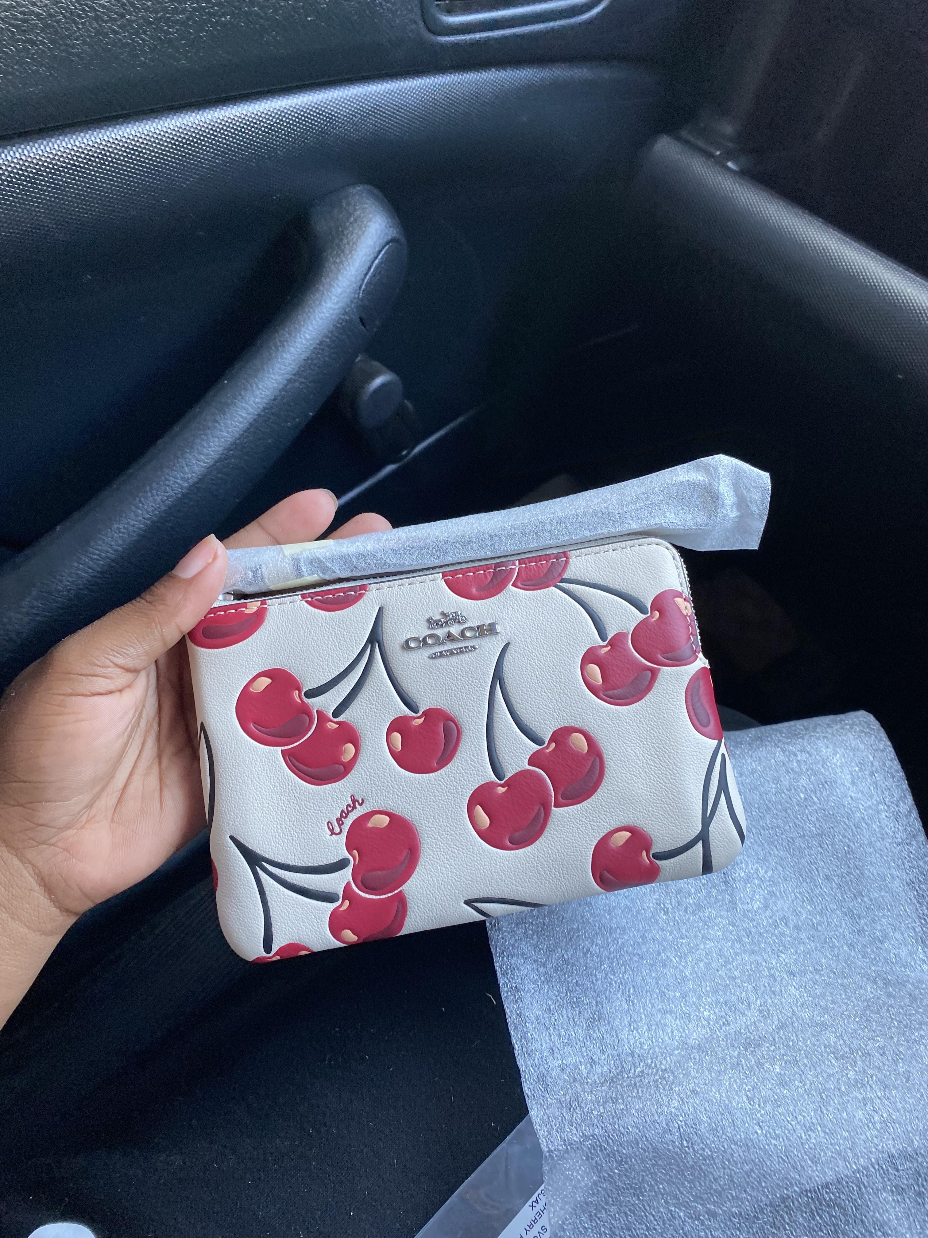 Corner Zip Wristlet In Signature Canvas With Heart Floral Print