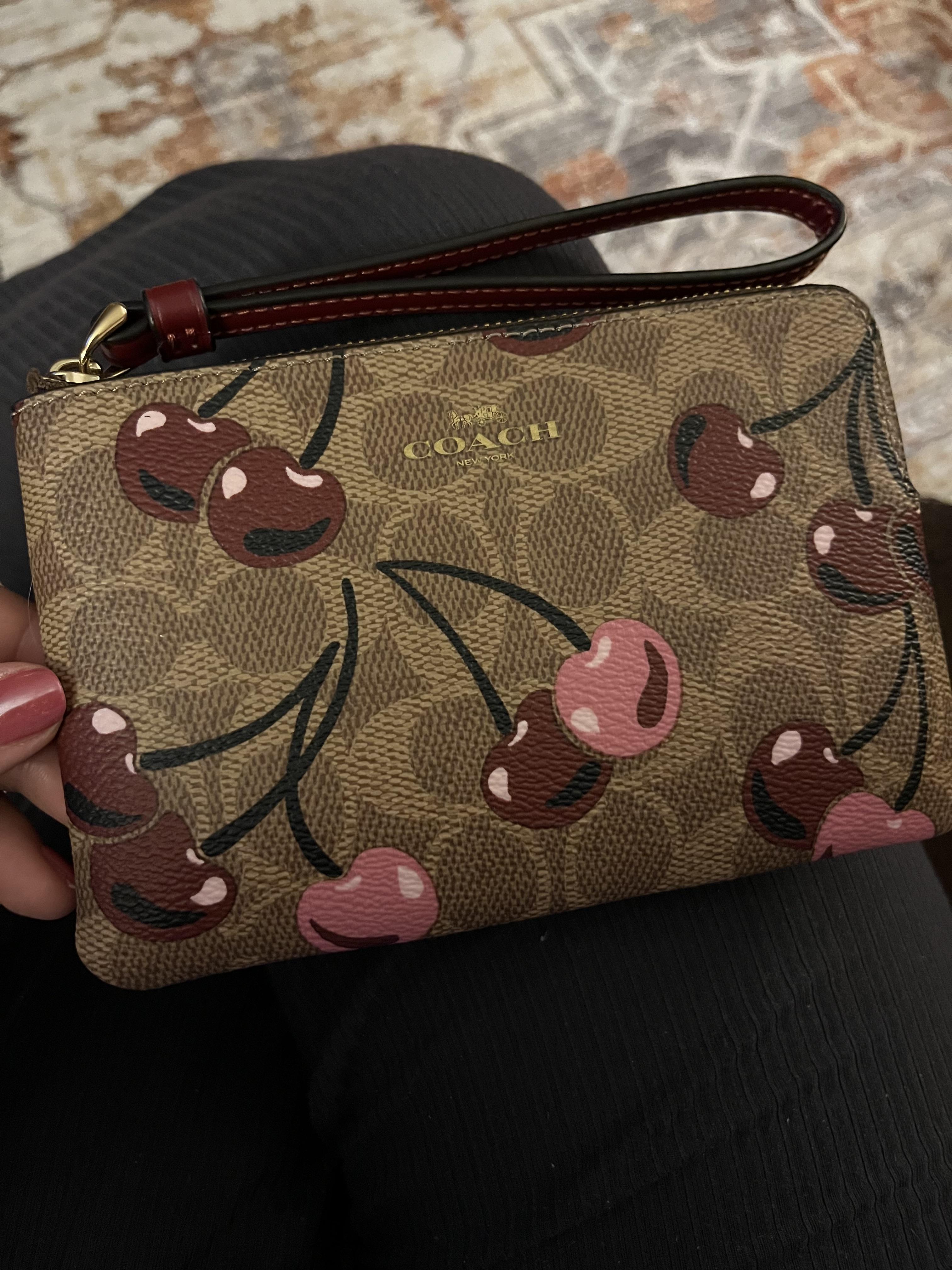 Corner Zip Wristlet In Signature Canvas With Heart Floral Print