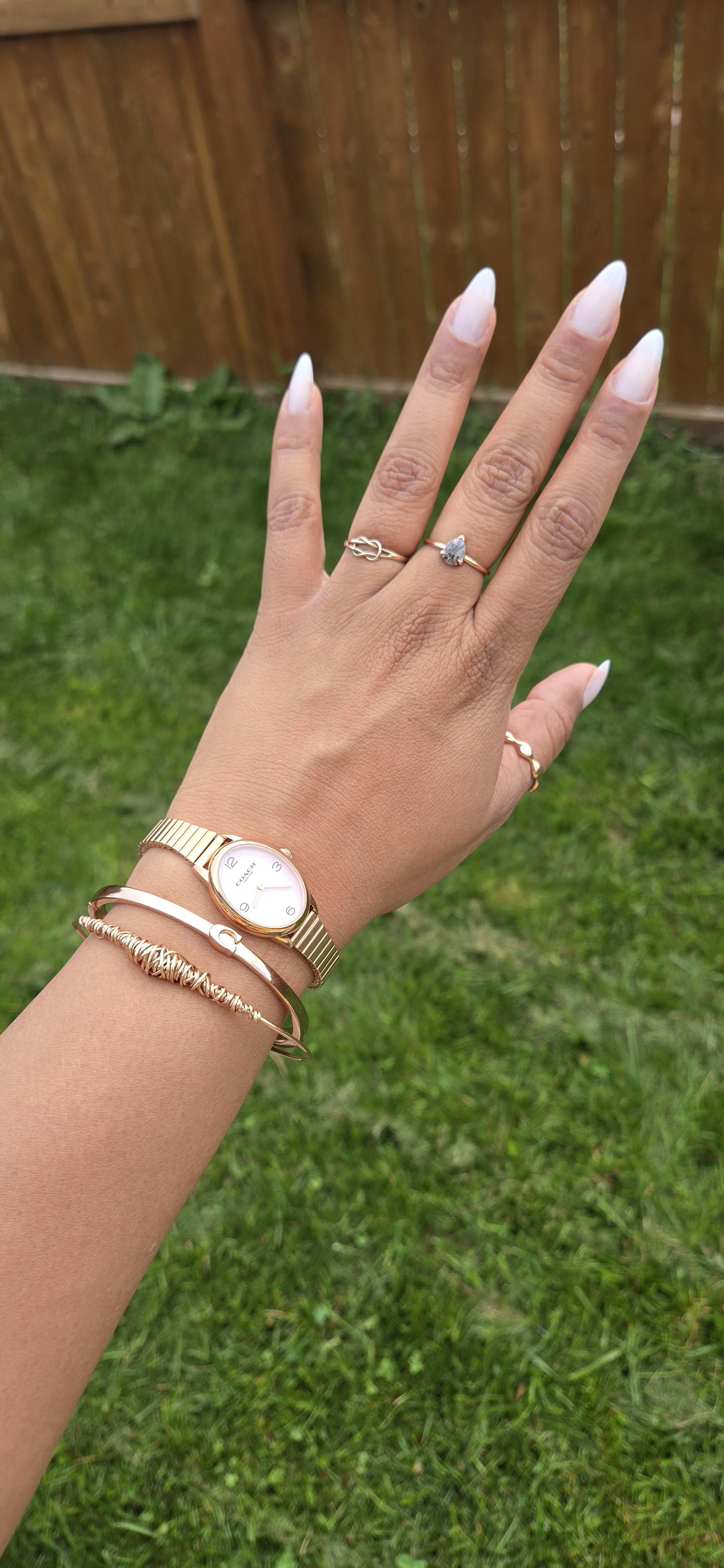 Coachアッシュレイ メタリック レザー フラップ リストレット　 クラッチ Talia Watch, 22MM | COACH®