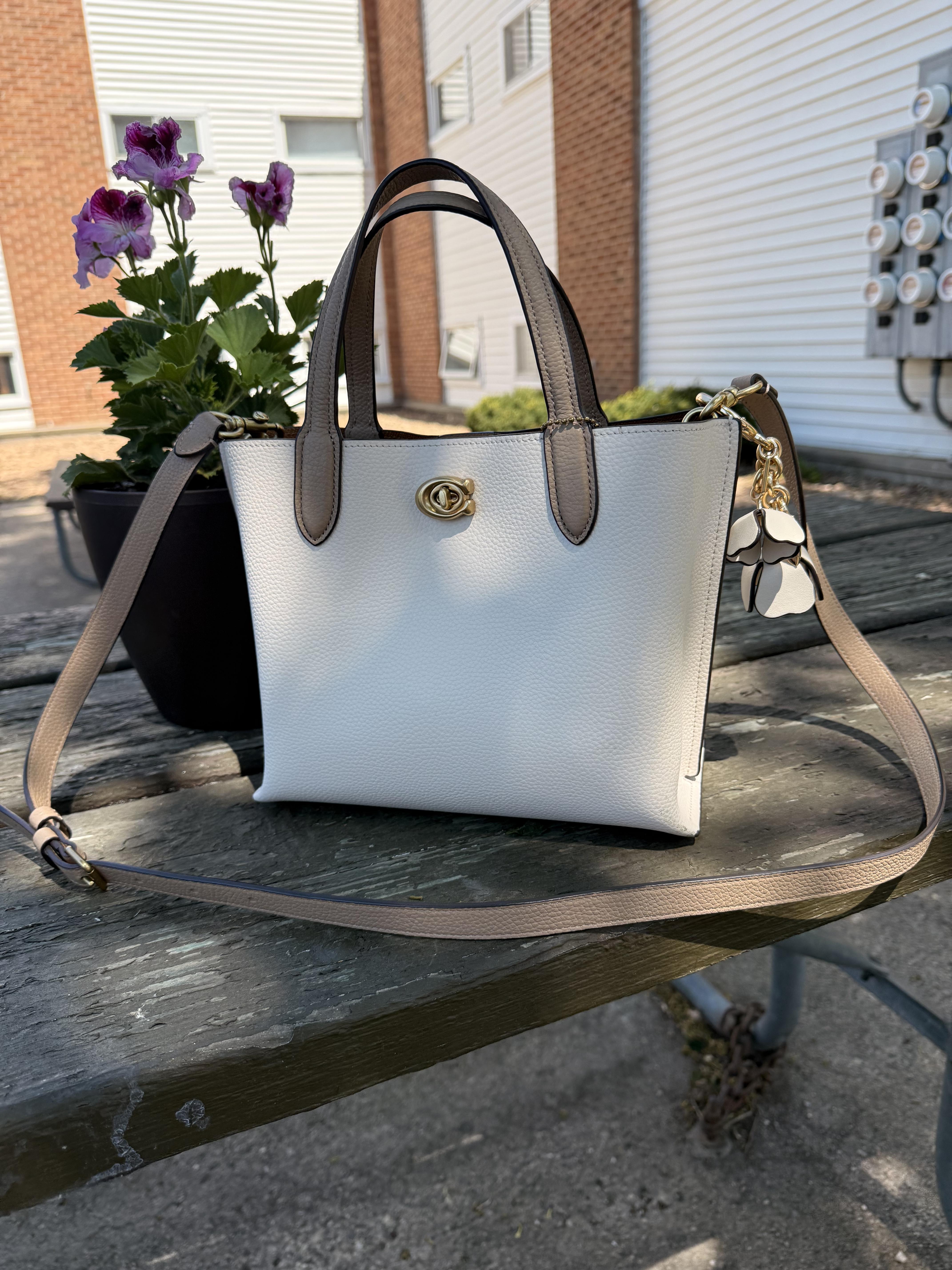 【COACH】Essential Tea Rose Bag Charm〇お花〇キーホルダー $_57.PNG?set_id=880000500F