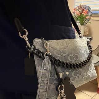 Pouch In Signature Canvas | | Coach | COACH®