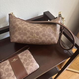 Caitlin Shoulder Bag In Signature Canvas | COACH®