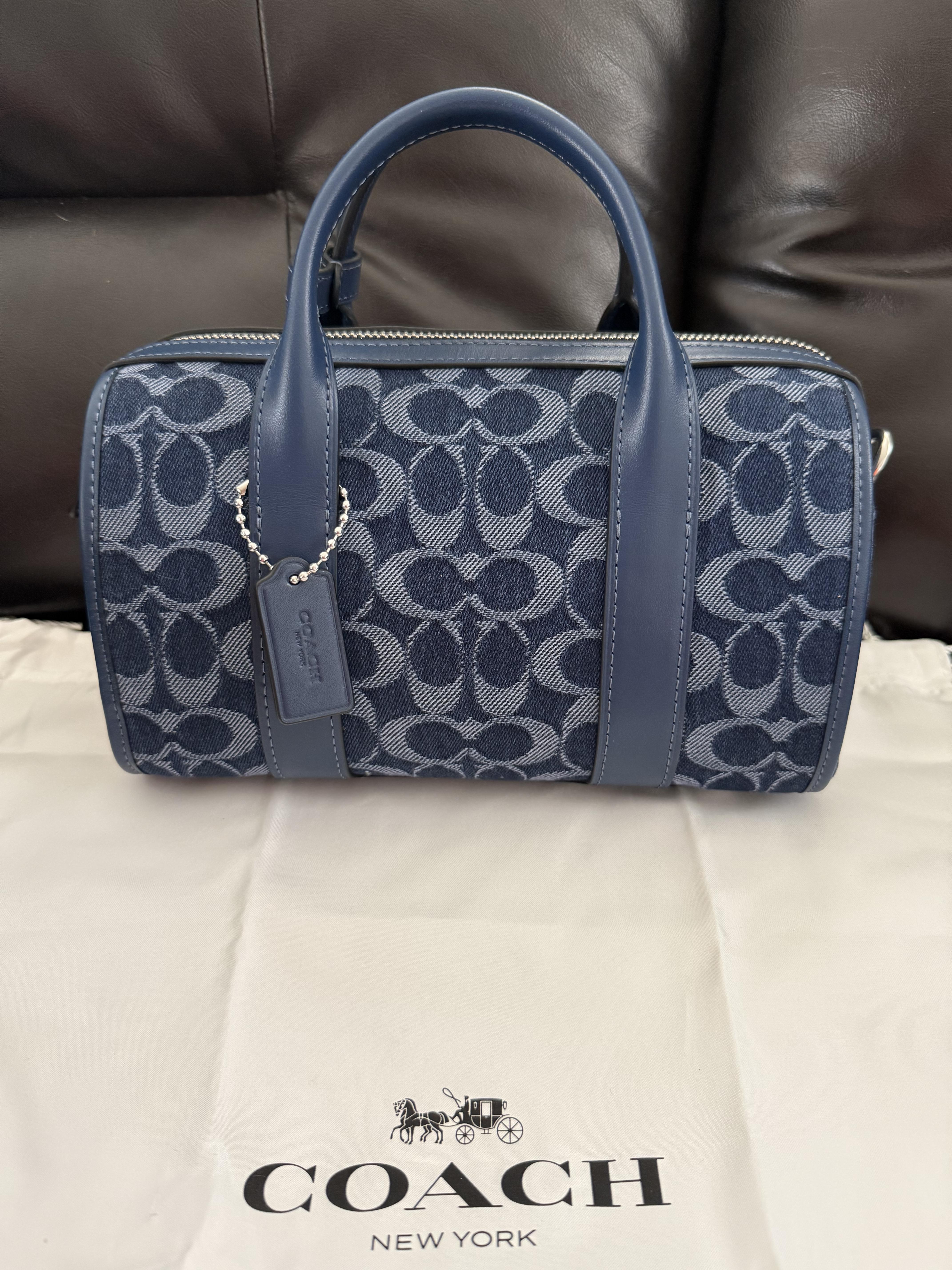 【Coach】シグネチャーデニム  ゴッサム ダッフルバッグ 24 ゴッサム ダッフル バッグ 24・シグネチャー キャンバス・パッチ