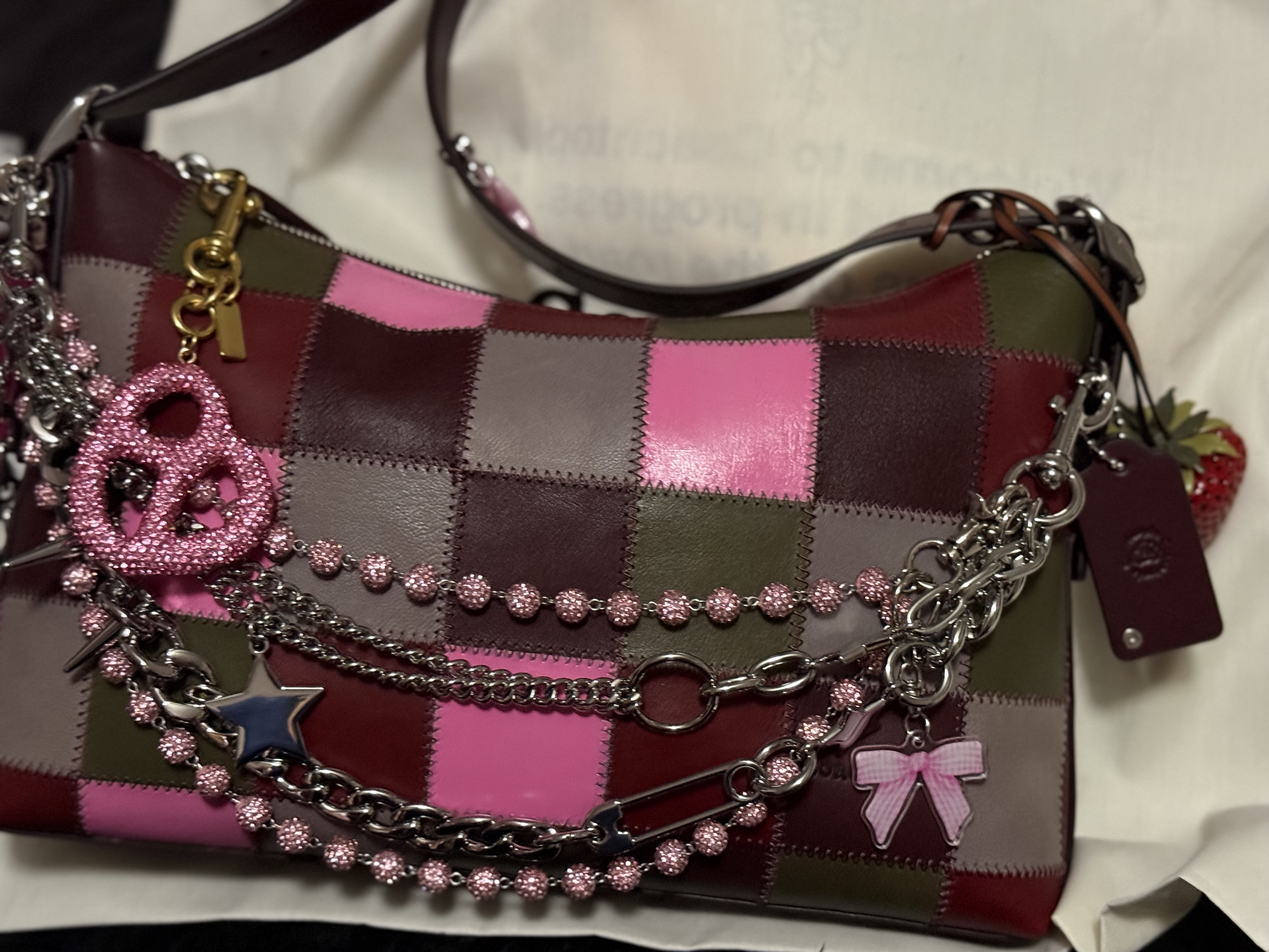 ✿リバティ✕パッチワーク✿　“egg-shaped”　卵型バッグ〈コーラル〉 Alter/Ego Slouchy Shoulder Bag | Coachtopia ™