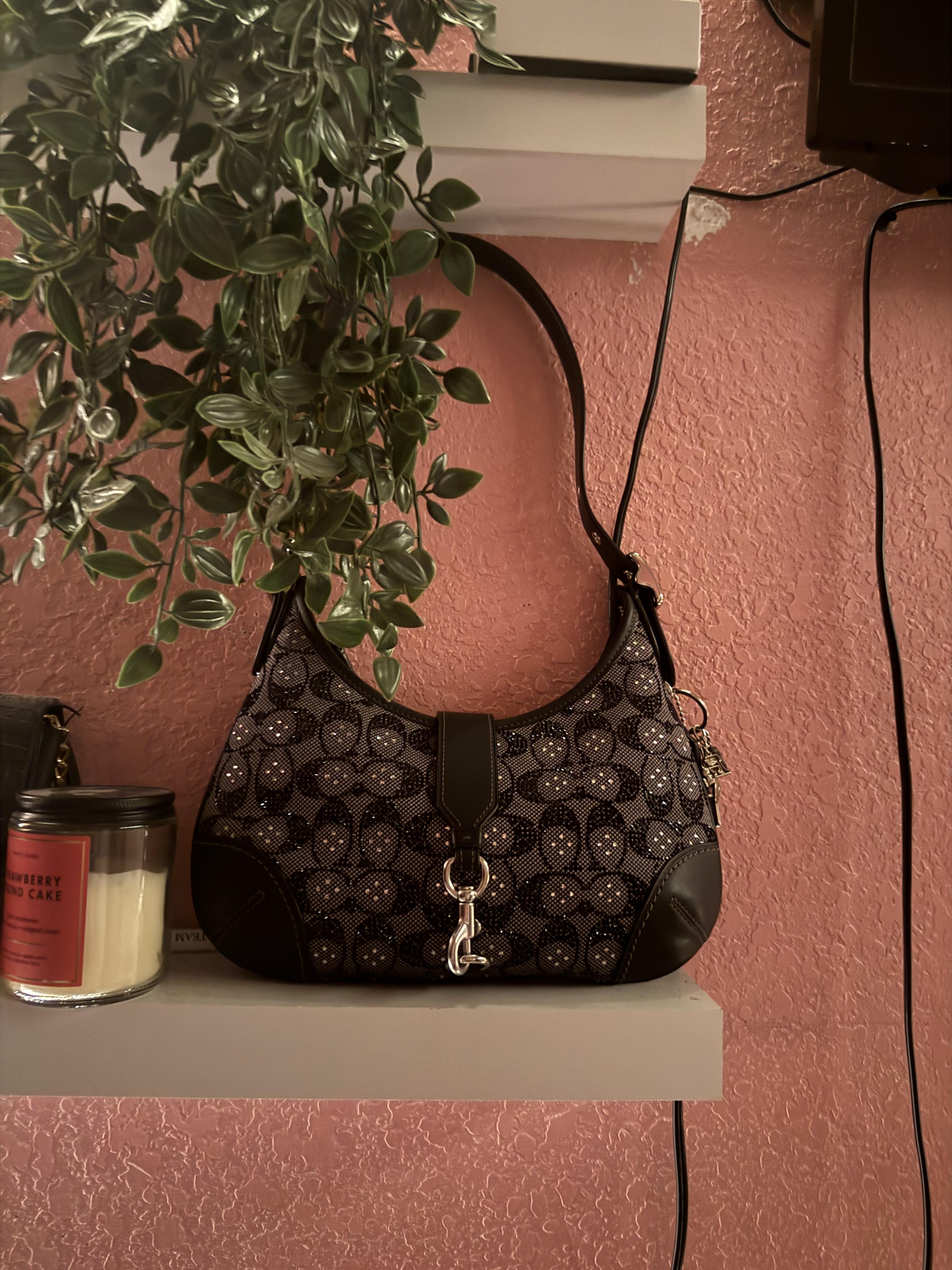 Hamptons Hobo Bag With Repurposed Denim | COACH® display picture 1