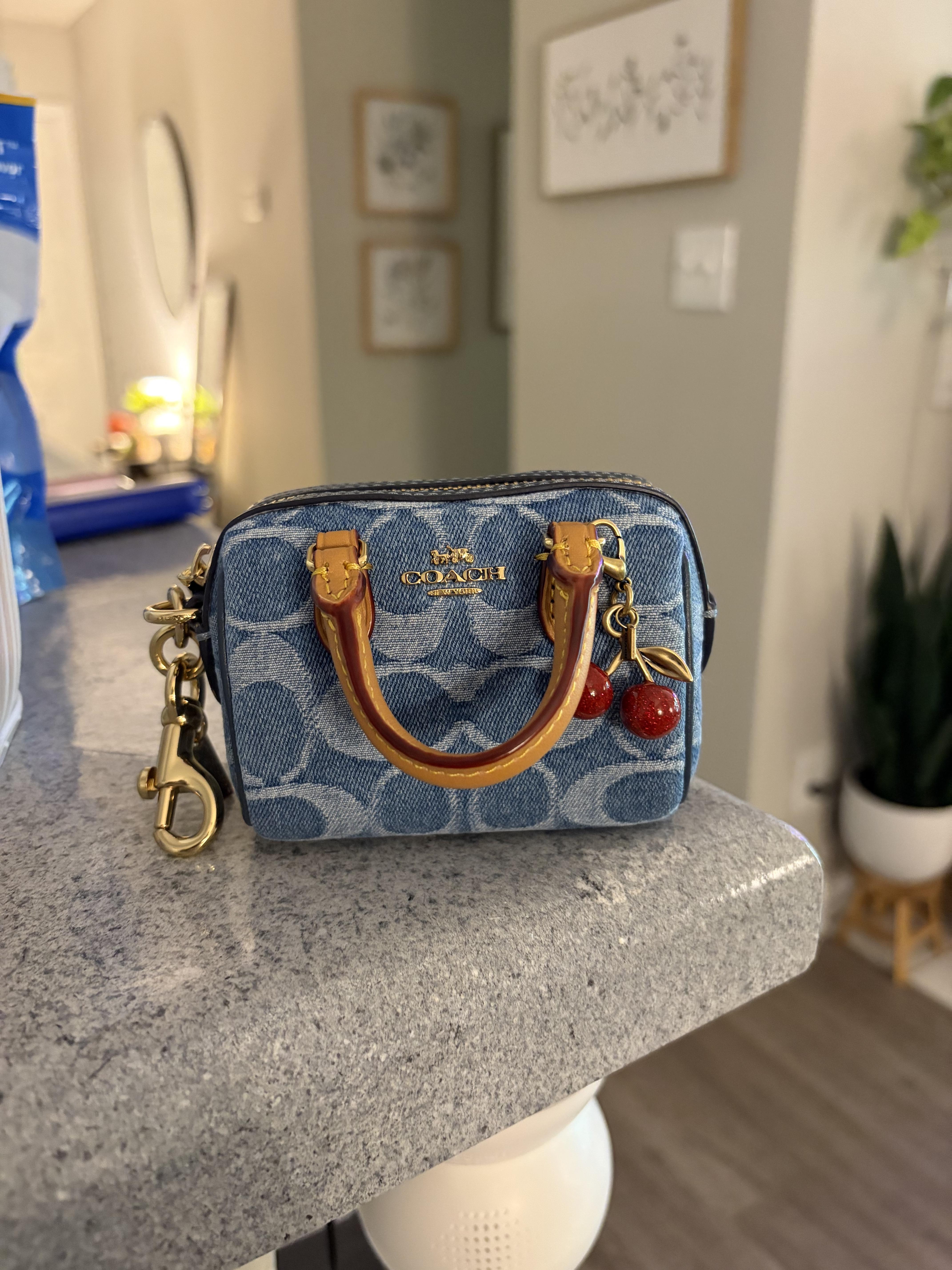 ミニ ローアン バッグ チャーム・シグネチャー デニム Mini Rowan Bag Charm In Signature Denim | Accessories | Coach | COACH®