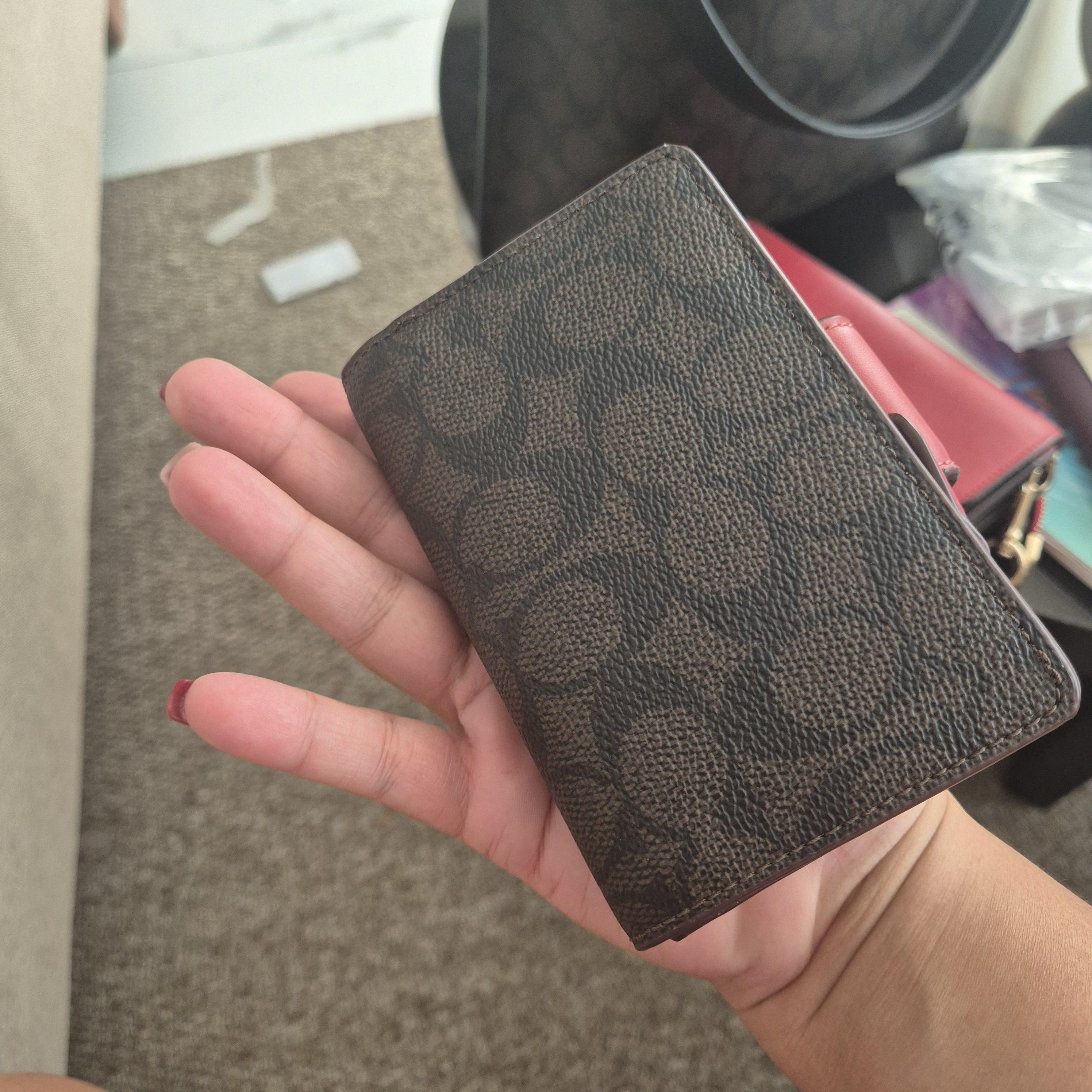 coachミニ財布 バタフライ レザー butterfly leather Coach Women's Small Snap Wallet with Butterfly Print (Chalk Multi