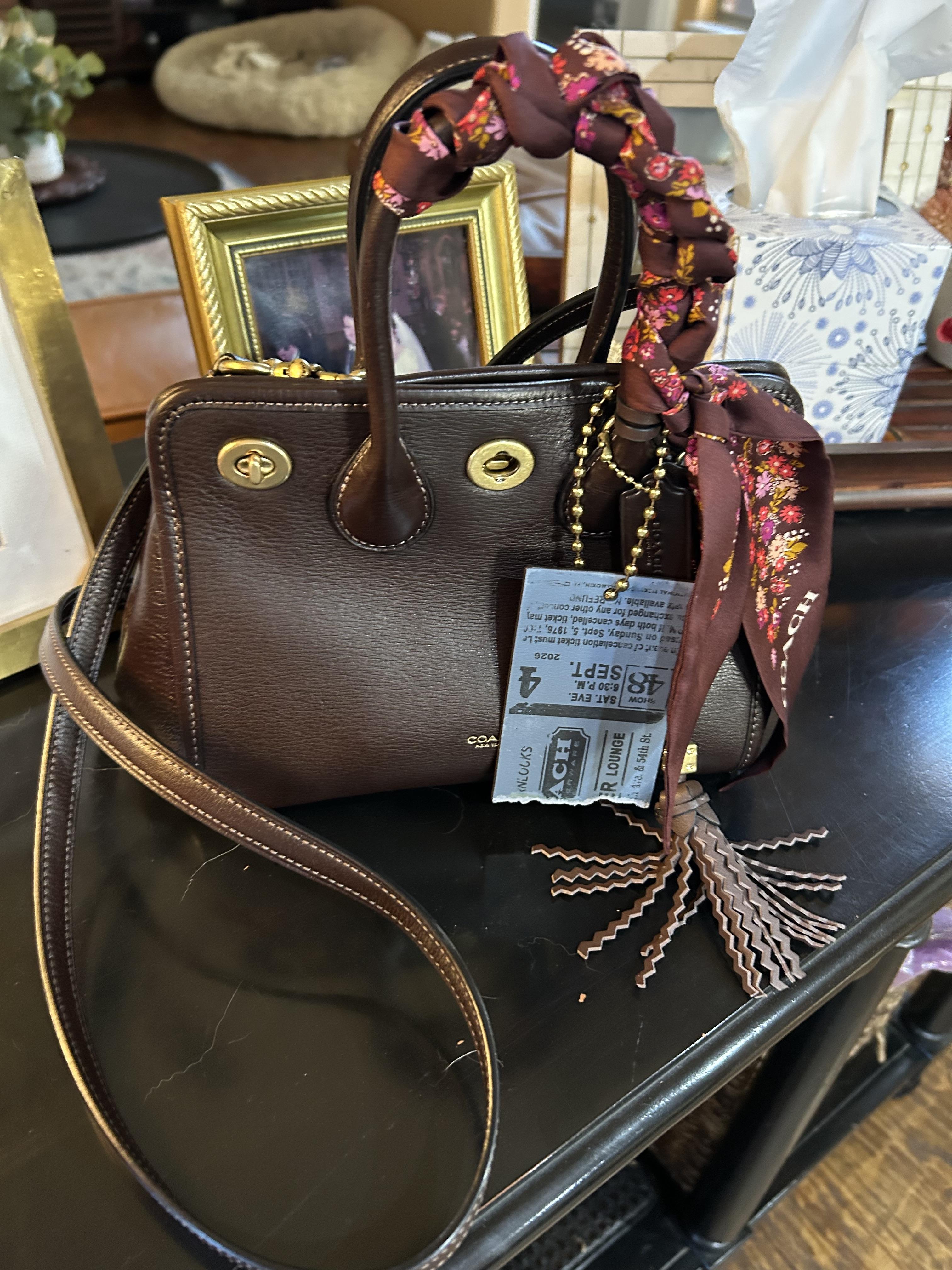 Buy Now Turnlock Tote Bag 22 | Bags | Coach | COACH®