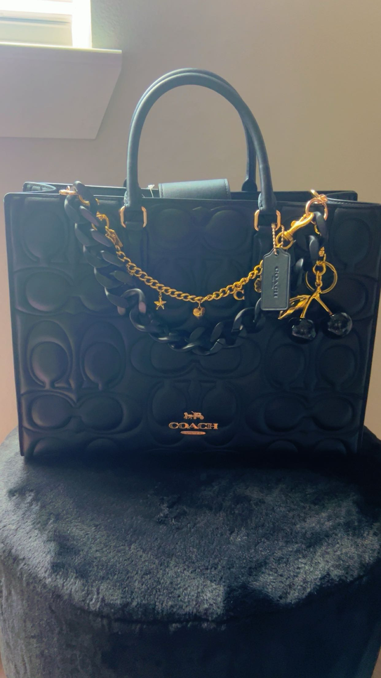 Maggie Tote Bag In Signature Leather | Bags | Coach | COACH®