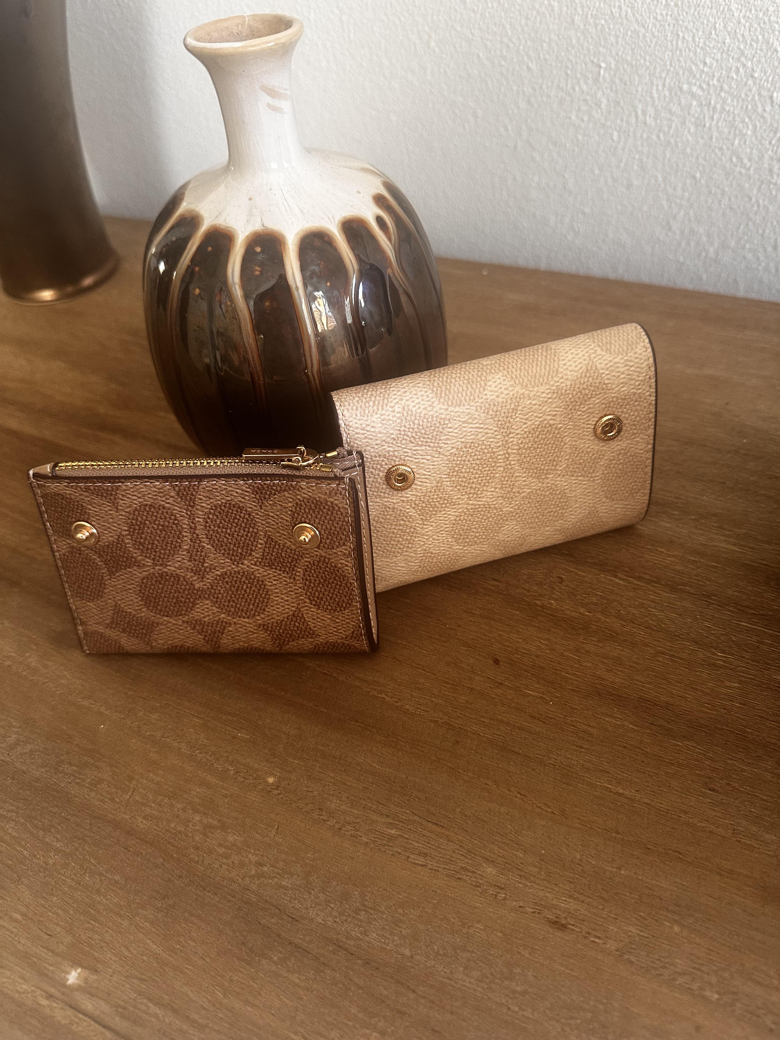 Card Holder Wallet In Blocked Signature Canvas | Wallets | Coach