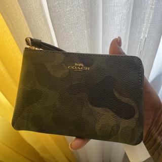 Corner Zip Wristlet In Signature Canvas With Heart Floral Print