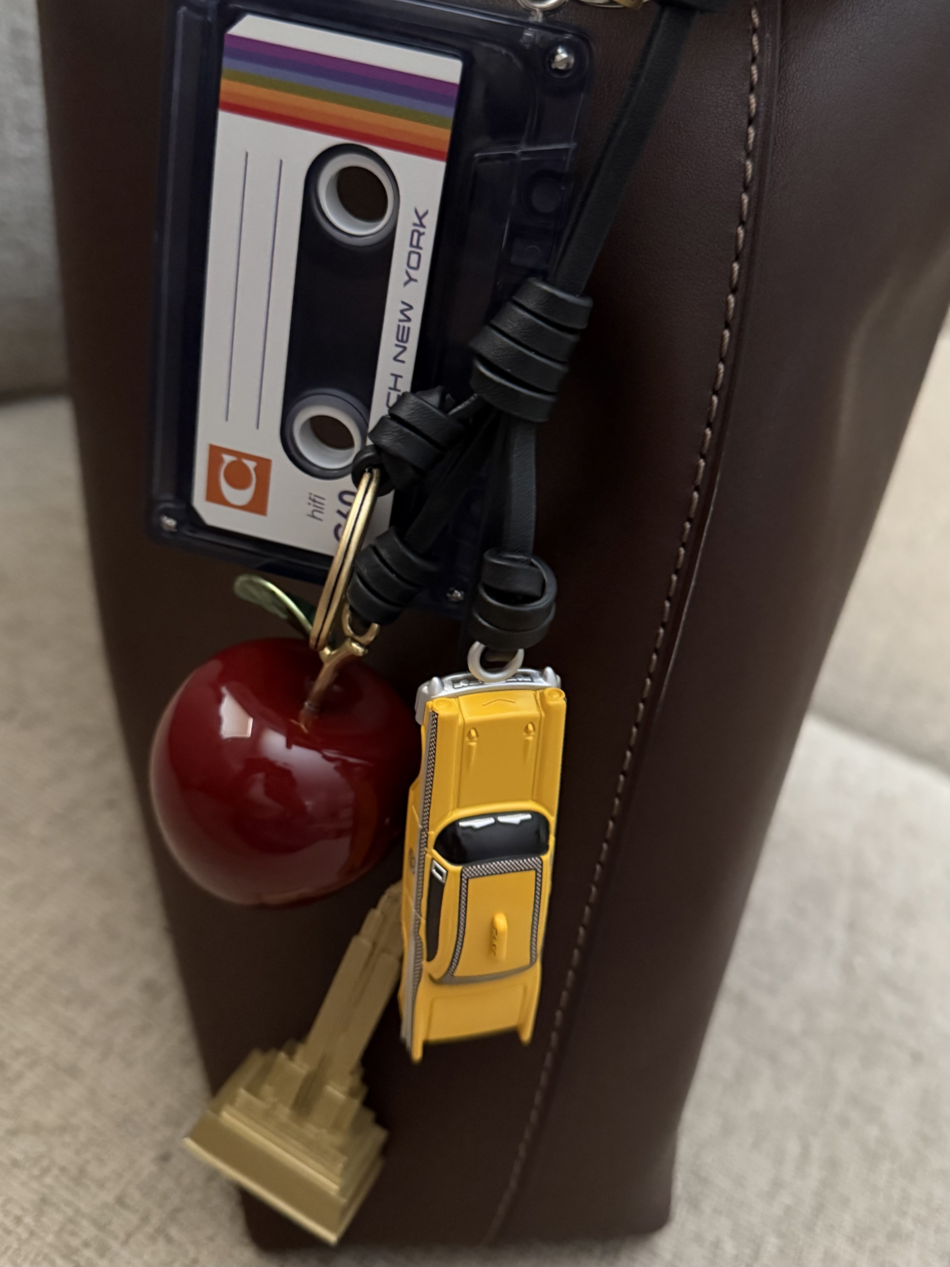 COACH ニューヨークデザイン キーホルダー アップル 新品 COACH