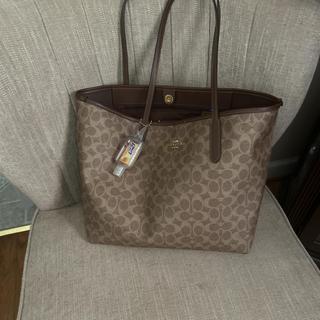 26I4-143 COACH シグネチャー シティ トート バッグ ブラウン City Tote Bag In Signature Canvas | COACH®