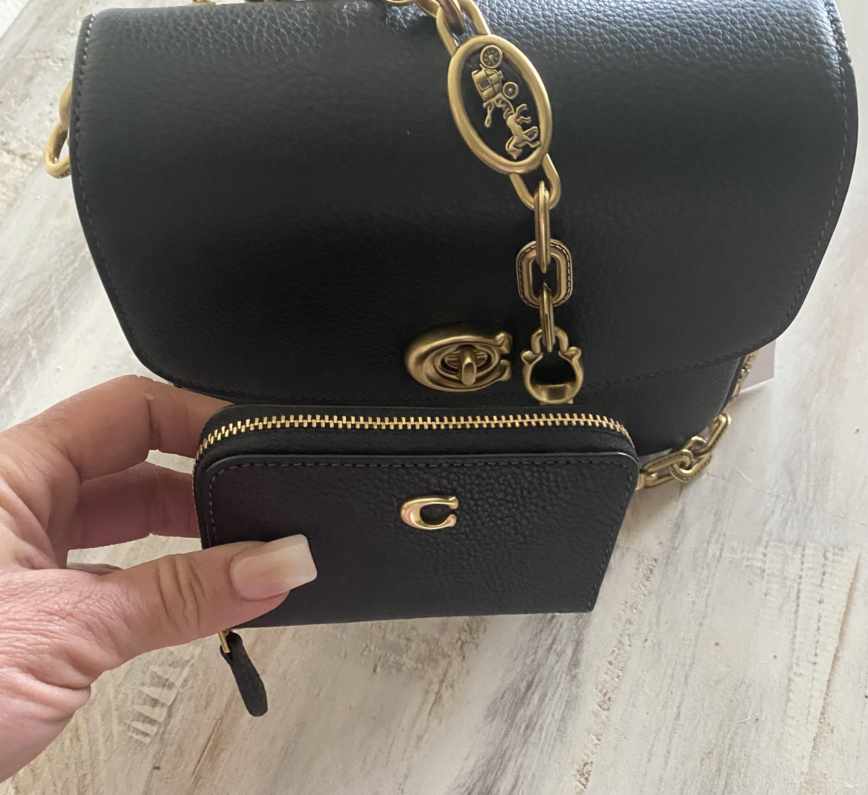 ◆Coach◆ Essential Small Zip Card Case CAT62 LHRHY COACH® | Essential Small Zip Around Card Case In Signature Denim