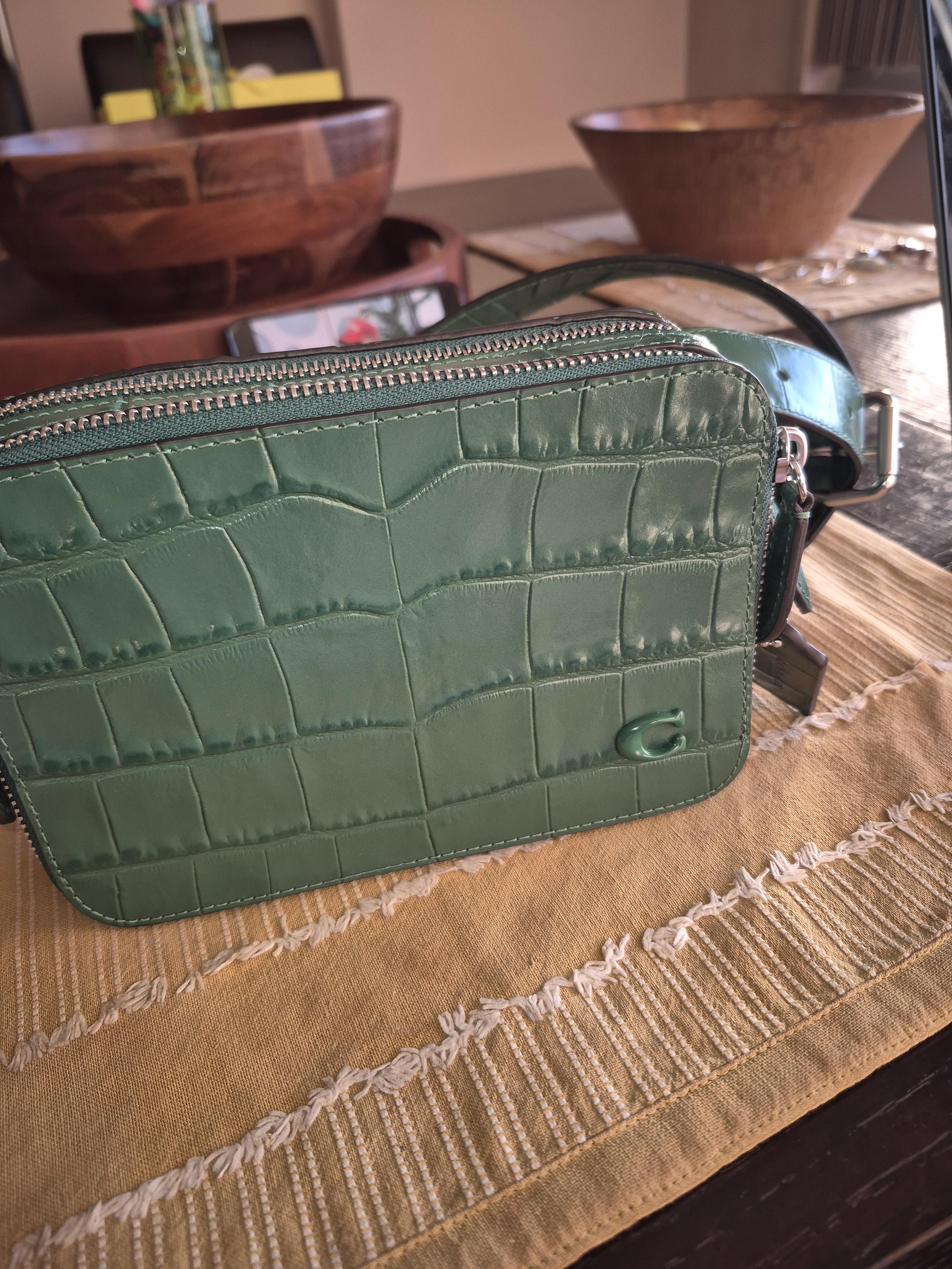 COACH Charter Crossbody 19 チャーター クロスボディ 19 CW431 COACH® Outlet | Charter Crossbody Bag 19