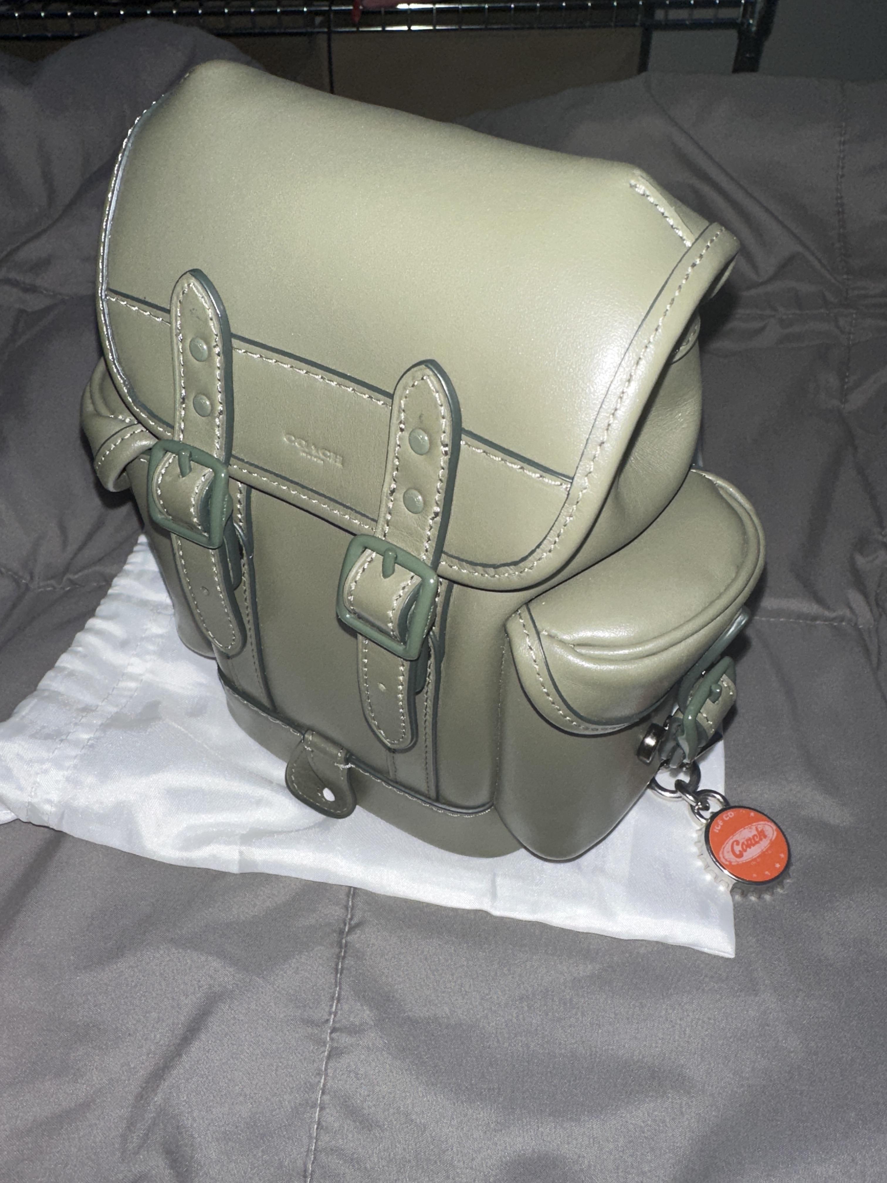 2色 Hitch Backpack 13 COACH® Outlet | Hitch Backpack 13 In Signature Canvas