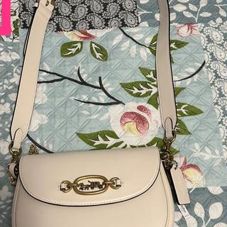 【COACH】ショルダーバッグ　ハーレー　ハーフムーン　アイボリー　ホワイト Restored Harley Crossbody Bag | COACH®