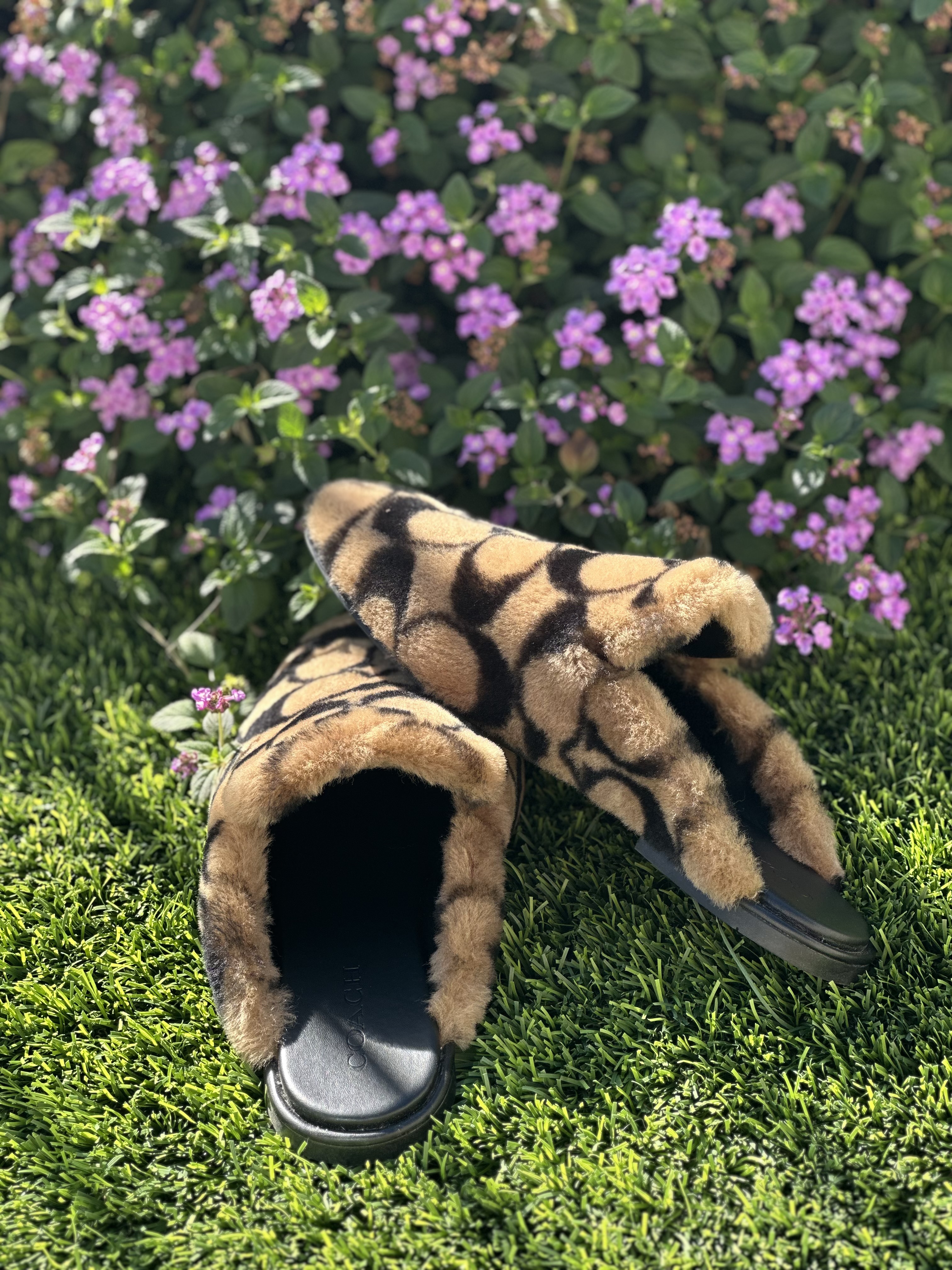 Coach Fur Sandals Faux fur sandals Coach Black size 7 US in Faux fur - 19338956 main image 2