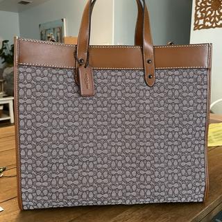 Field Tote Bag 40 With Coach Badge | COACH®