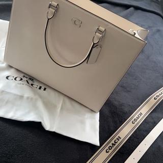 Tote Bag 40 With Signature Canvas | COACH®