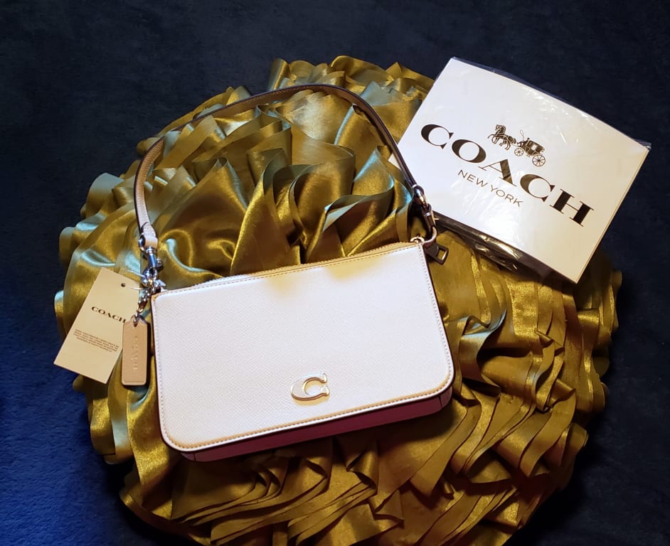 美品COACH Signature 2Way Accessory Pouch Restored Pouch Bag With Signature Canvas | COACH®