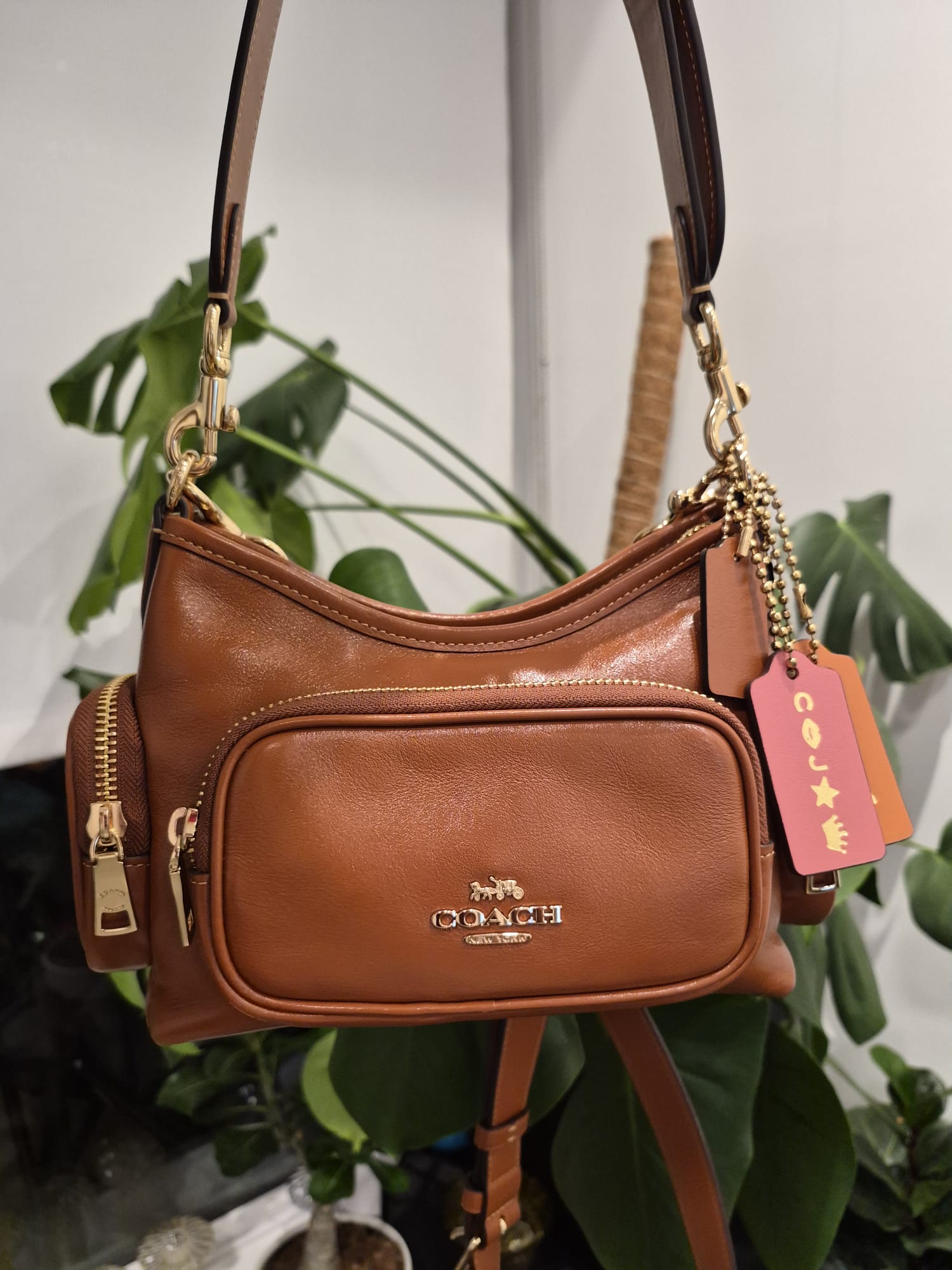 Laurel Shoulder Bag 22 With Pockets In Loved Leather