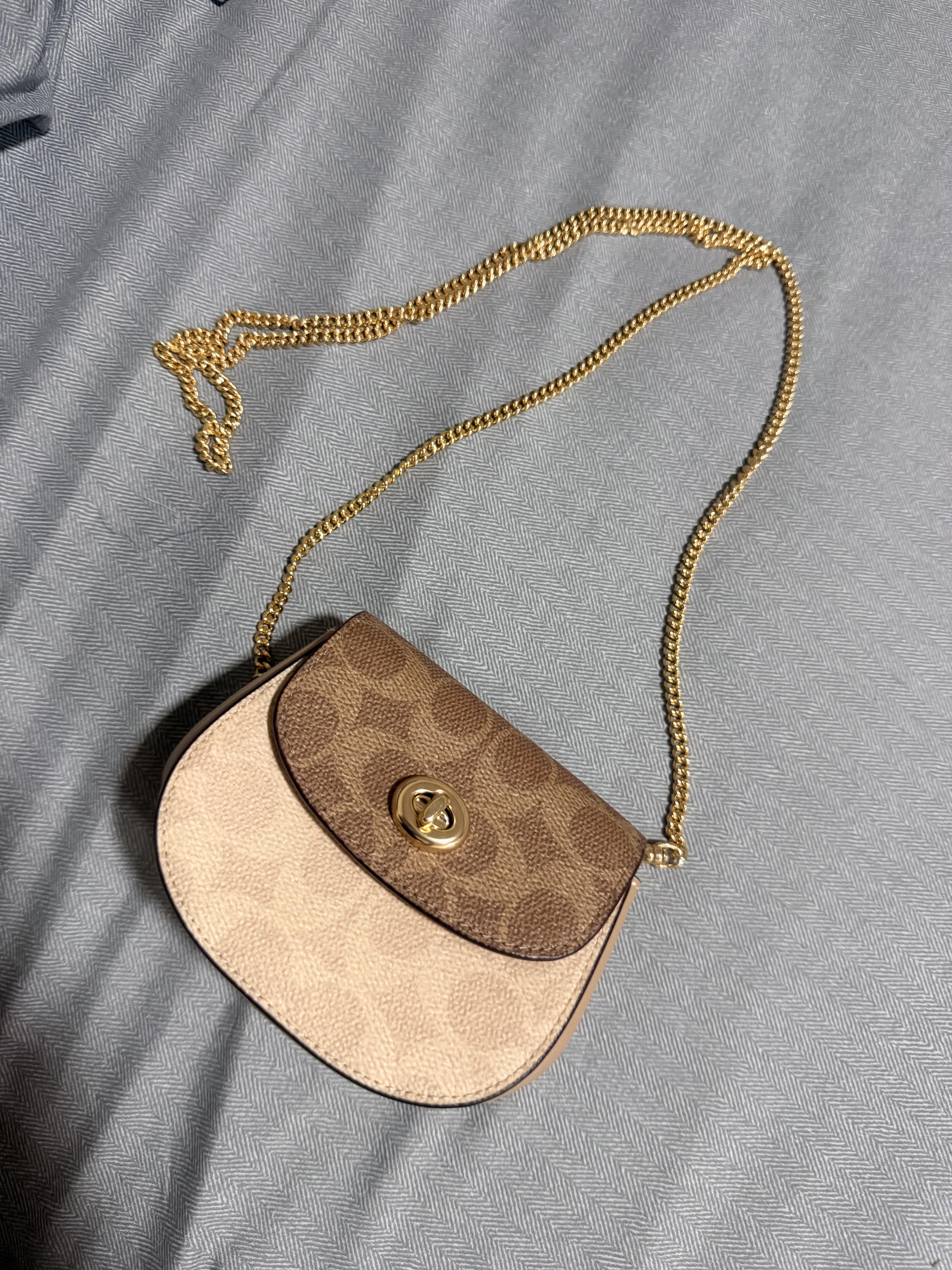 Turnlock Card Case | Accessories | Coach | COACH®